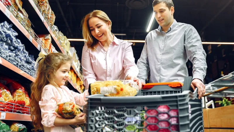 Market reyonunda pratik gıda ürünleri